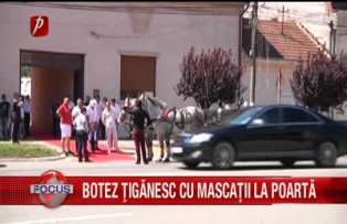 Botez tiganesc cu mascatii la poarta