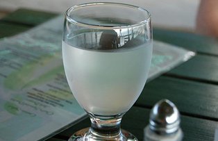 Potiunea magica pentru migrene. Beneficiile nebanuite ale acestei bauturi