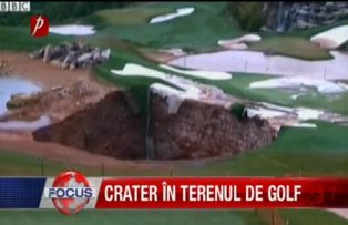 Crater in terenul de golf