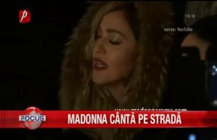 Madona canta pe strada