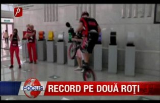 Record pe doua roti