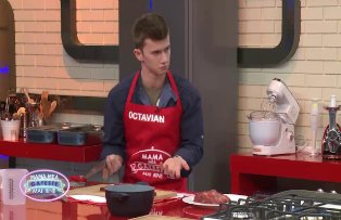 VIDEO / Graba l-a facut pe Octavian sa uite de igiena. Ce-a facut cu furculita cu care a amestecat in mancare