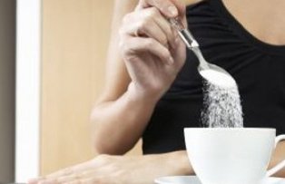 Alimente care iti distrug pielea