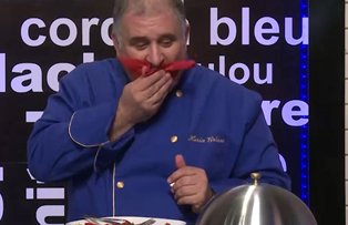 VIDEO / Horia Virlan nu a putut sa manance preparatul pregatit de Tina: "O sa iau un servetel"