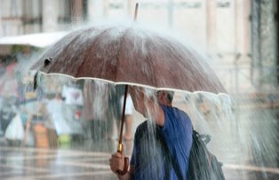 Vremea se schimba. Furtuni puternice dupa canicula