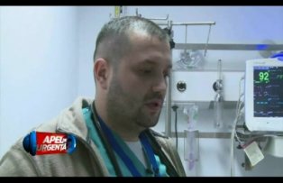VIDEO / "Apel de urgenta". Un profesor universitar a cazut din picioare in fata elevilor, fara sa se stie bolnav. Ce au aflat apoi rudele sale