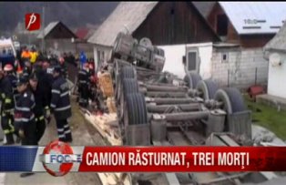 Camion rasturnat trei morti