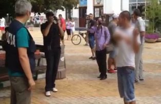 Jaf armat in Pitesti. Mai multi tineri, amenintati cu un pistol de un talhar