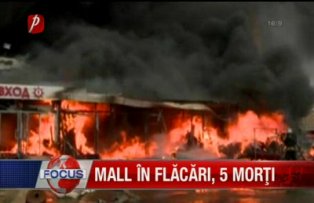 Mall in flacari, 5 morti