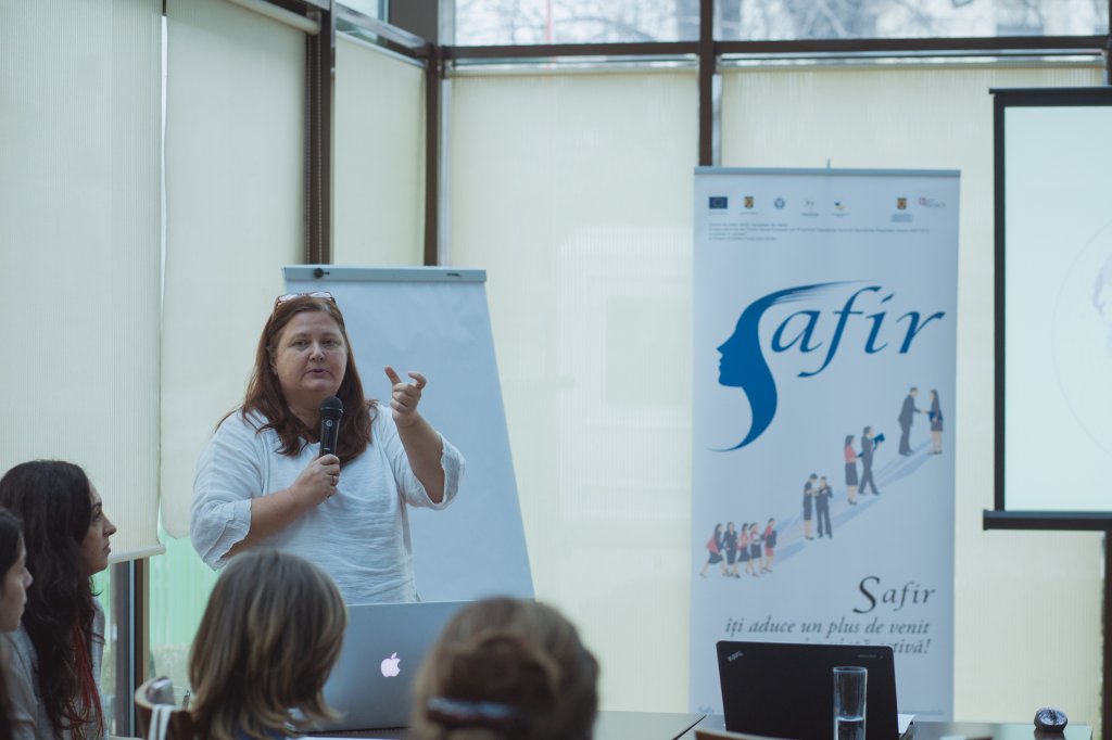Există stereotipuri de gen în mass media şi publicitate?