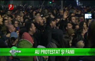 Au protestat şi fanii