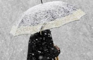 Prognoza meteo pe doua saptamani: Ploi, lapovita si polei in toata tara, ninsori slabe la munte