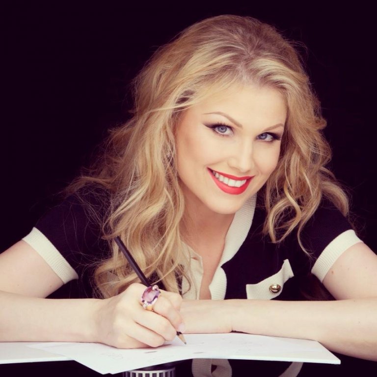 Are doi copii, dar mai vrea unul. Vezi ce cântăreaţă din România îşi doreşte să devină pentru a treia oară mamă!