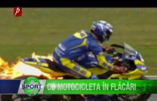 Cu motocicleta în flăcări