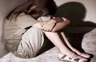 Doi politisti au violat o fata de 15 ani
