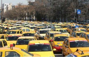 Haos in trafic. Transportatorii protesteaza in Piata Victoriei. Mii de autovehicule, la manifestatie