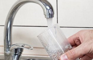 Cea mai simpla metoda de a scapa de clorul din apa de la robinet