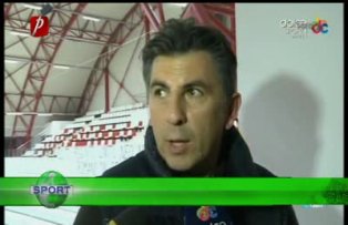 Cu artificii, dar fără fani
