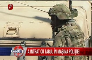 A intrat cu tabul in masina de politie