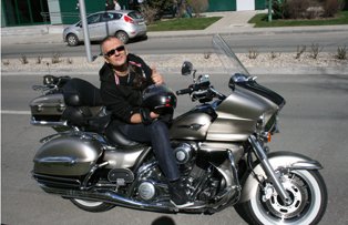 Hrubaru şi-a „măritat” motocicleta cu un popă