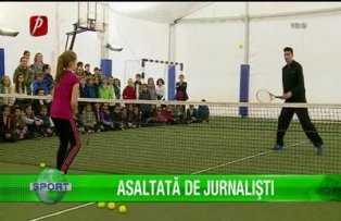 Asaltată de jurnalişti