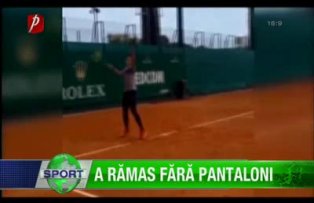 A rămas fără pantaloni