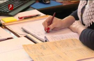 VIDEO / O vaduva incearca de zece ani sa obtina pensia de urmas. Cum a rezolvat problema