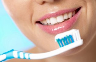 Cum sa ai dinti superbi fara sa mergi la dentist