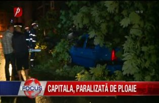 Capitala paralizata de ploaie