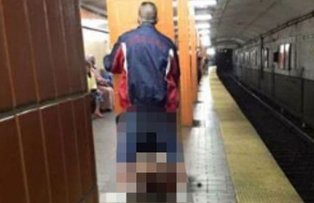 Prinsi in timp ce intretineau raporturi sexuale, in plina zi, in statia de metrou. Reactia celor din jur a fost uimitoare
