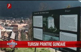 Turism printre gunoaie