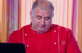 VIDEO /  Horia Virlan a intrat in jocul Diannei Rotaru. Maestru bucatar a cantat la comanda blondinei