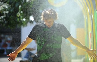 Vremea ramane caniculara. Vezi cand si unde incepe sa se racoreasca