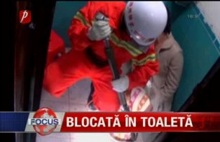 Blocata in toaleta
