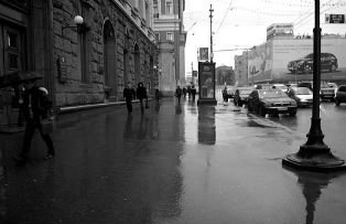 Va ploua aproape fara oprire cateva zile. Prognoza meteo pe doua saptamani