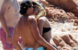Heidi Klum, lipsită de inhibiţii. Topless, la plajă cu iubitul
