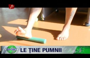 Le ţine pumnii