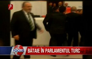Bătaie în parlamentul turc