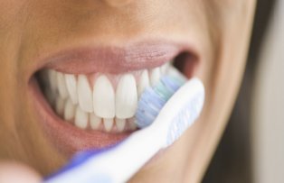 Stii sa alegi corect periuta de dinti? Urmeaza aceste sfaturi