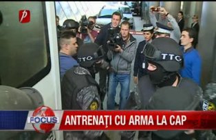 Antrenati cu arma la cap