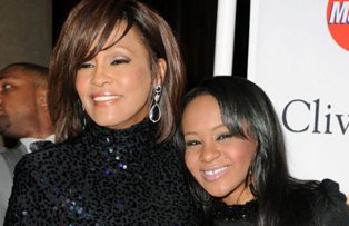 Fiica lui Whitney Houston urmeaza sa fie declupata de la aparatele care o tineau in viata