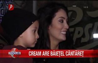 Are Claudia Pavel un baietel.... cantaret