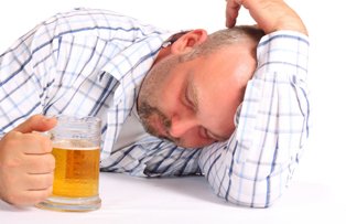 Consumul des de alcool: de la ficat gras la ciroză şi cancer