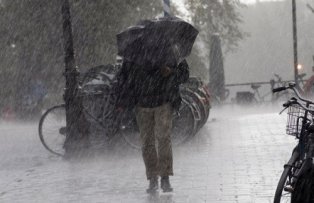 Vremea se strica! Ploi torentiale, vant puternic si grindina in aproape toata tara