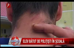 Elev batut de politisti in scoala