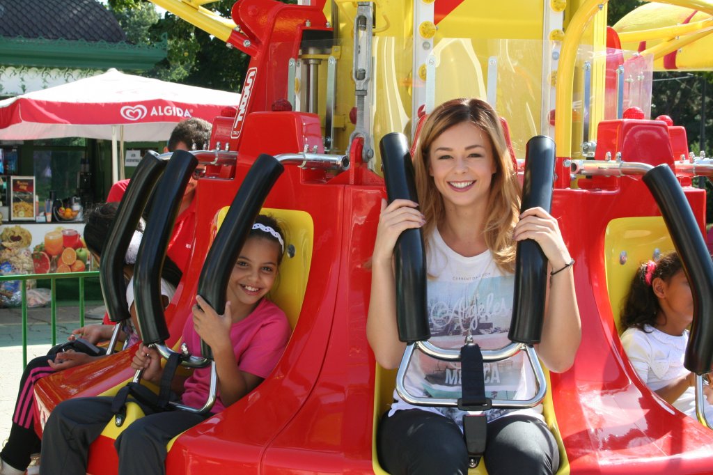 Distractie in parc pentru copiii de la Centrul de zi „Casa din Tei”. Impreuna cu Carcotasii