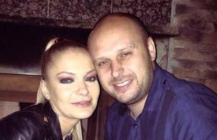 Divorţează, nu divorţează... Vezi ce vedetă de la noi ar putea fi în prag de despărţire!
