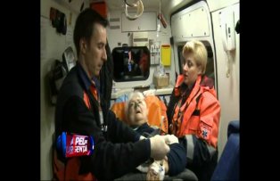 VIDEO / "Singuratatea e cea mai grea boala". Ce au aflat medicii de pe Salvare cand au ajuns acasa la o pacienta