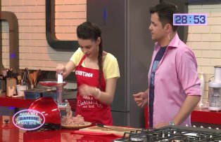 VIDEO / Cristina,  pe ultima suta de metri. Va reusi sa termine de gatit in ultimele 3 minute?
