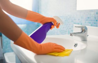 Solutii naturale si ieftine cu care sa faci curatenie in baie